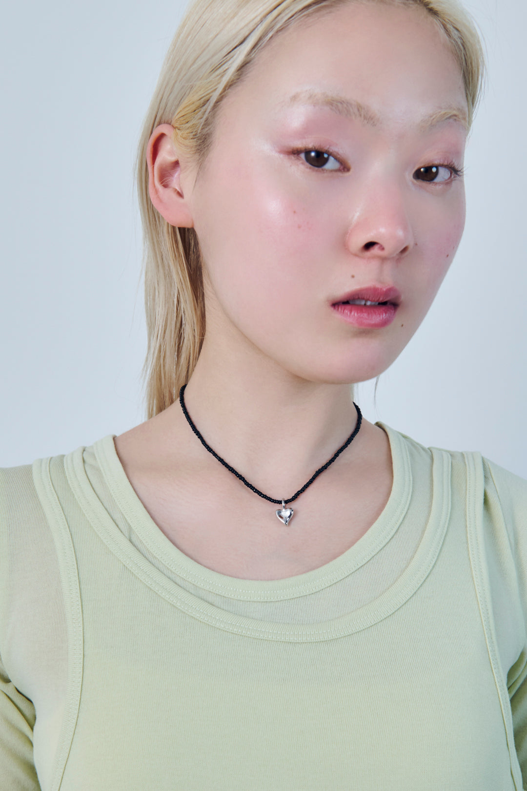 ビーズ × メタル ハート ネックレス