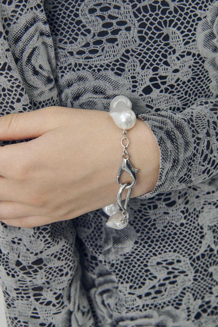 アンイーヴン ビッグ パール ブレスレット