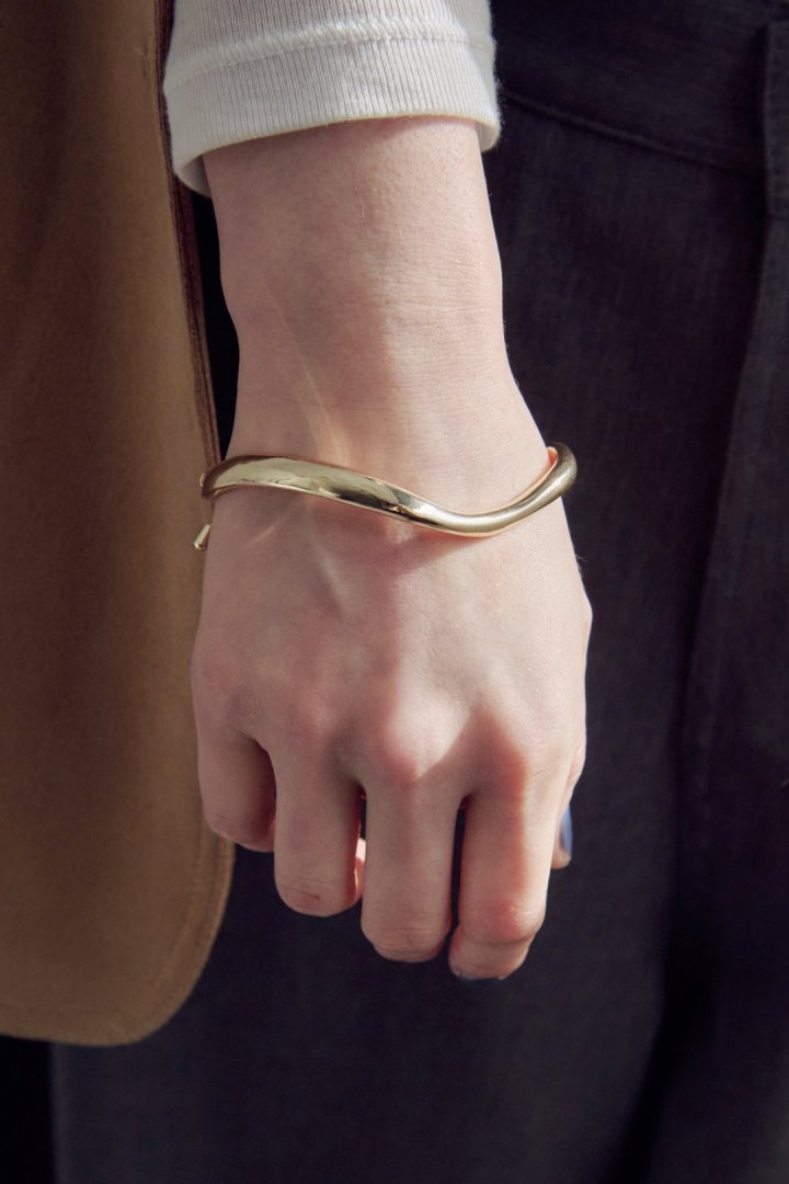 ウェービー ライン × チェーン ブレスレット