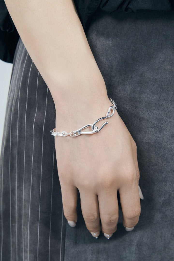 フック × クロッシング チェーン ブレスレット – GOLDY Onlinestore