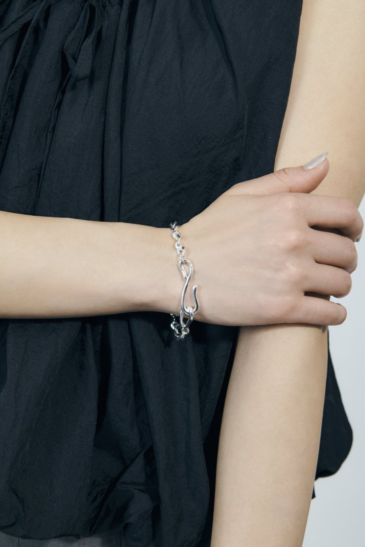 フック × クロッシング チェーン ブレスレット – GOLDY Onlinestore