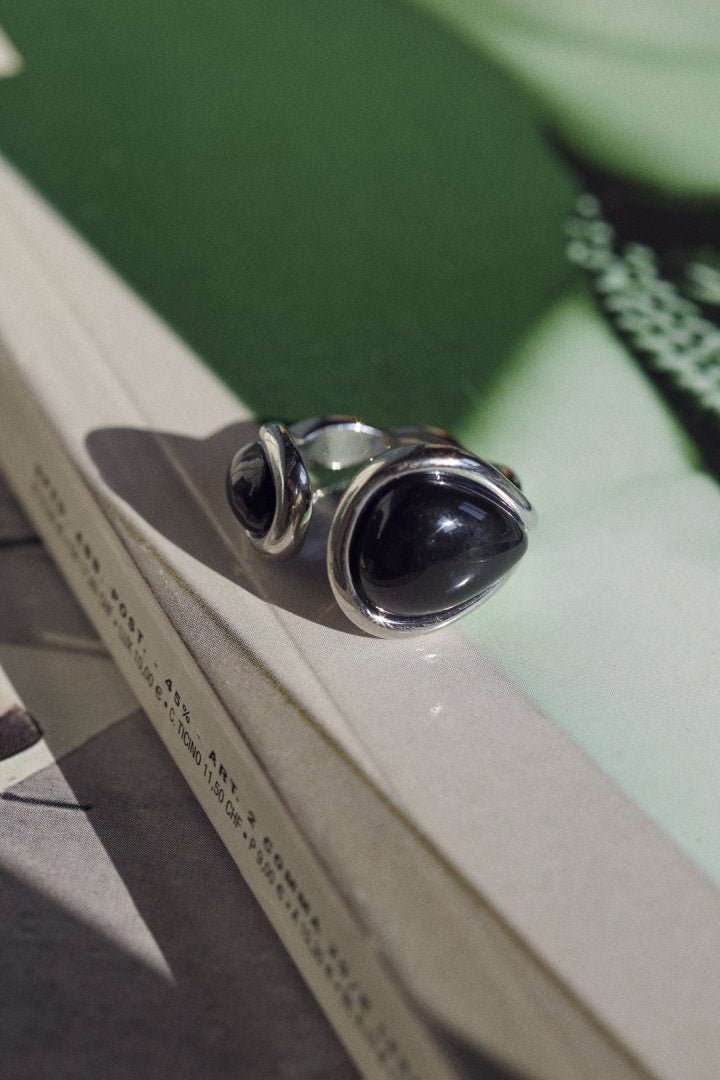 カラー × メタル ハグ リング