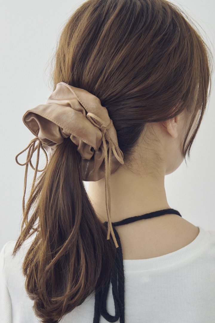 レザーシュシュ リボン ハング レザー タッチ ビッグ シュシュ – GOLDY Onlinestore