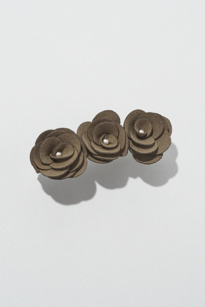 スエード ローズ ヘアー クリップ