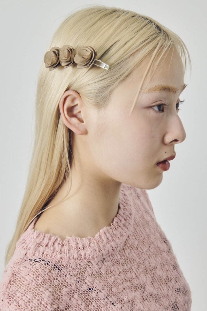 スエード ローズ ヘアー クリップ