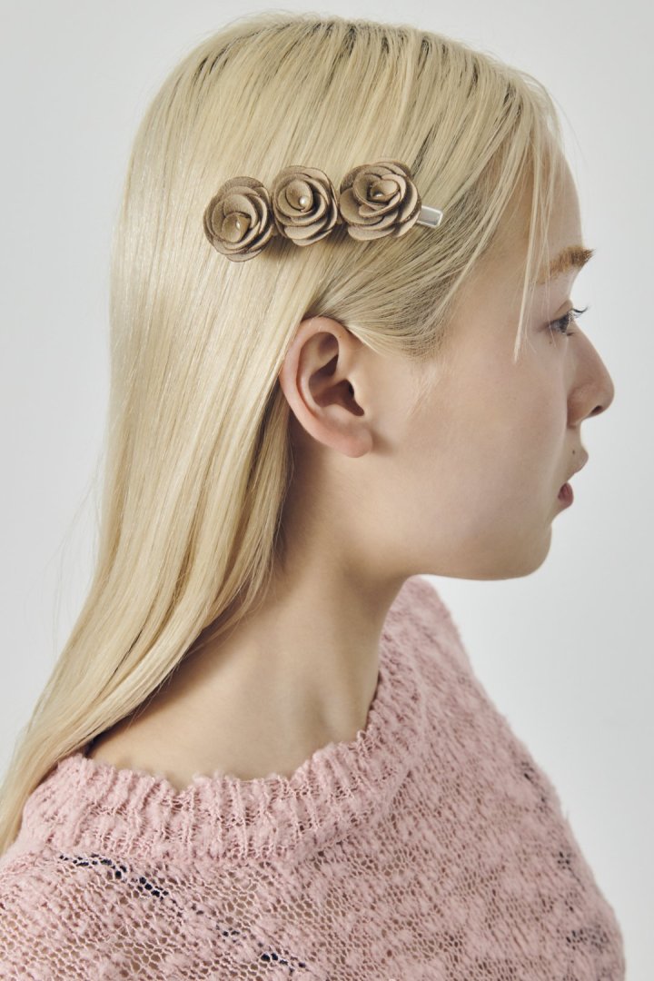 スエード ローズ ヘアー クリップ