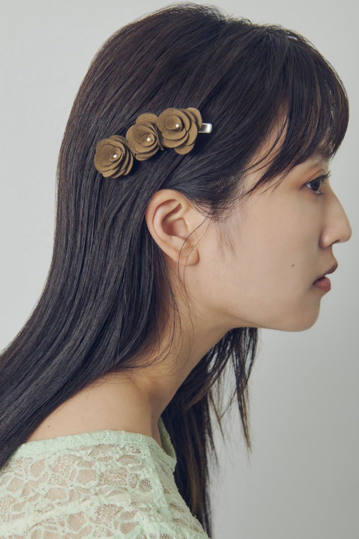 スエード ローズ ヘアー クリップ