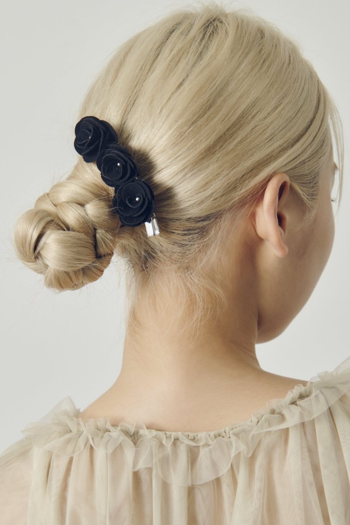 スエード ローズ ヘアー クリップ