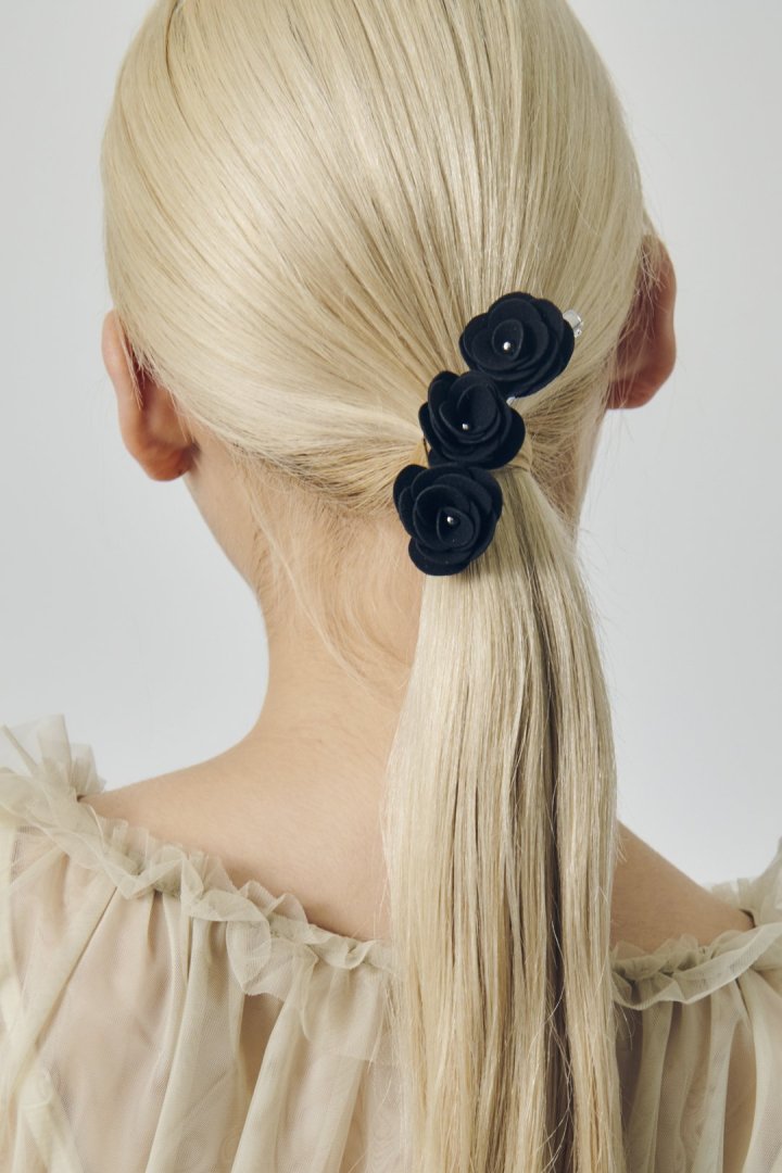 スエード ローズ ヘアー クリップ