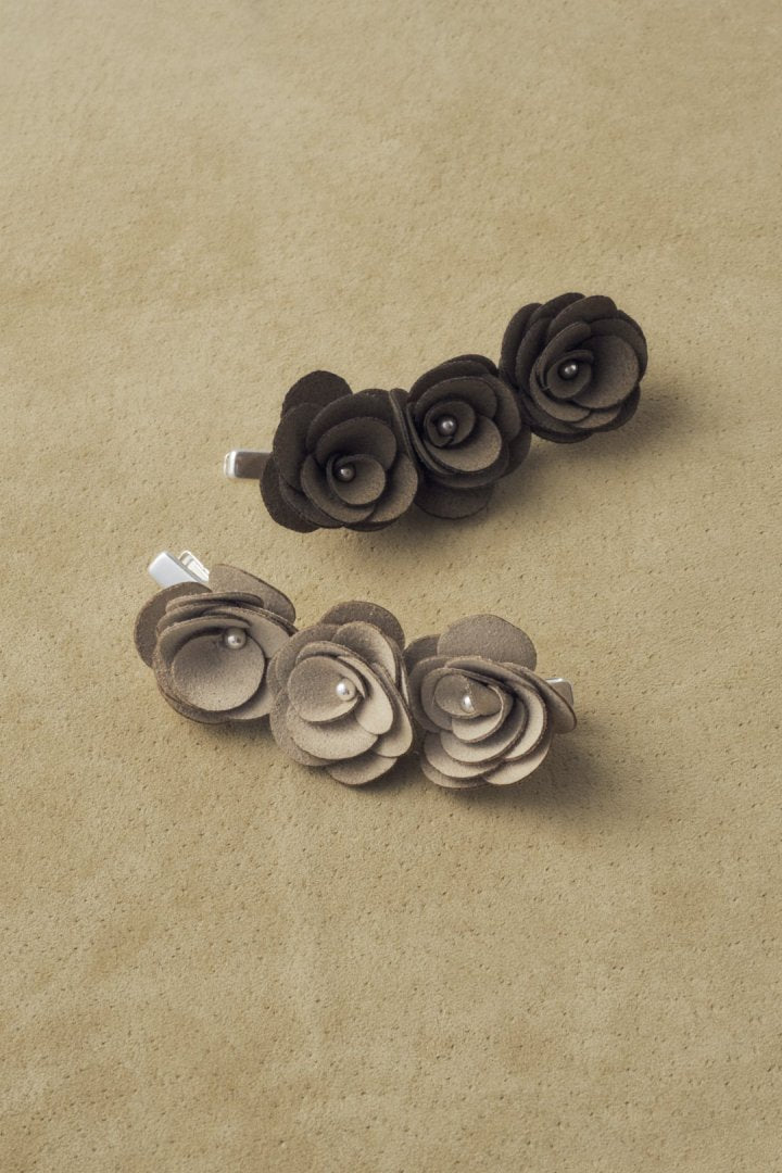 スエード ローズ ヘアー クリップ