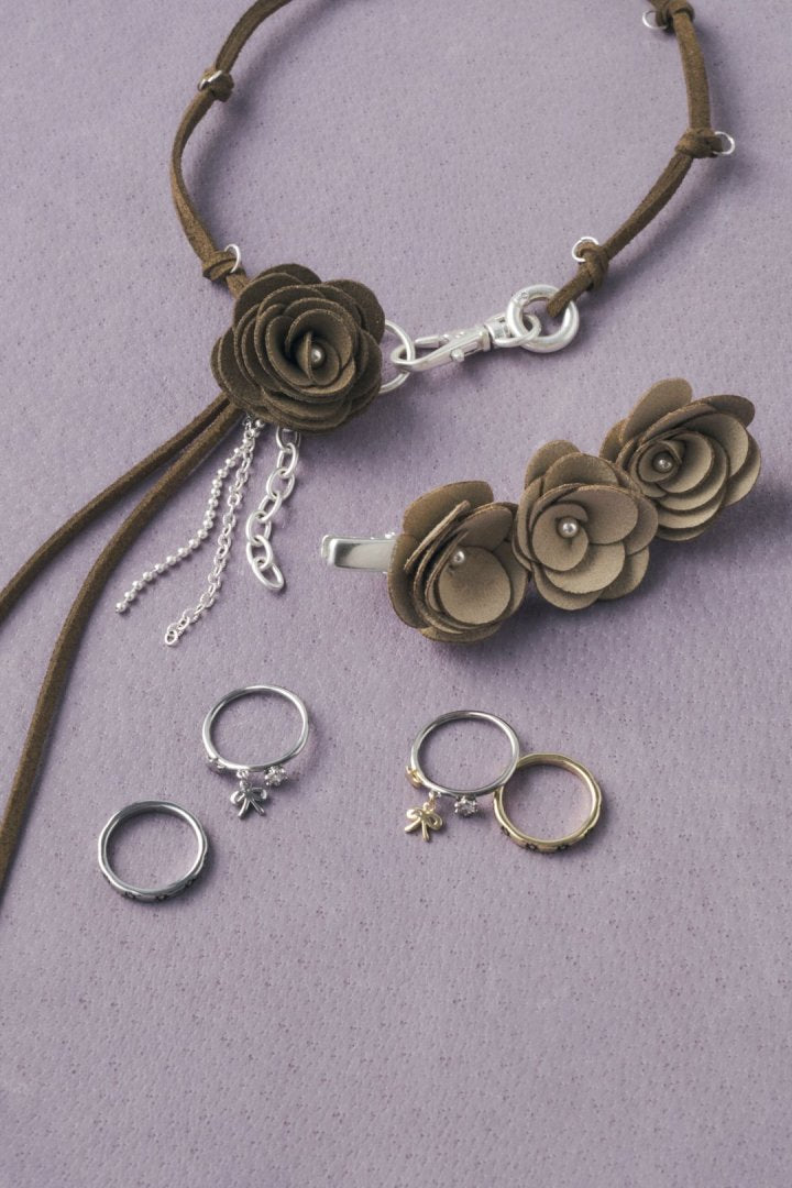 スエード ローズ ヘアー クリップ