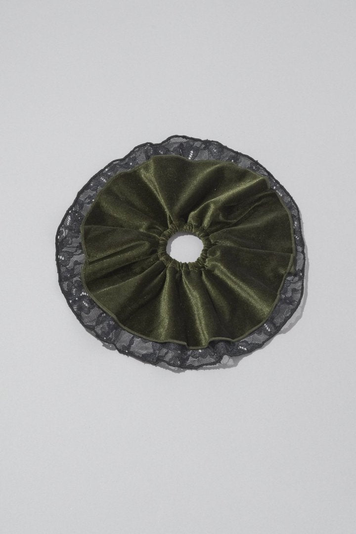 ベロア × レース サーキュラー シュシュ