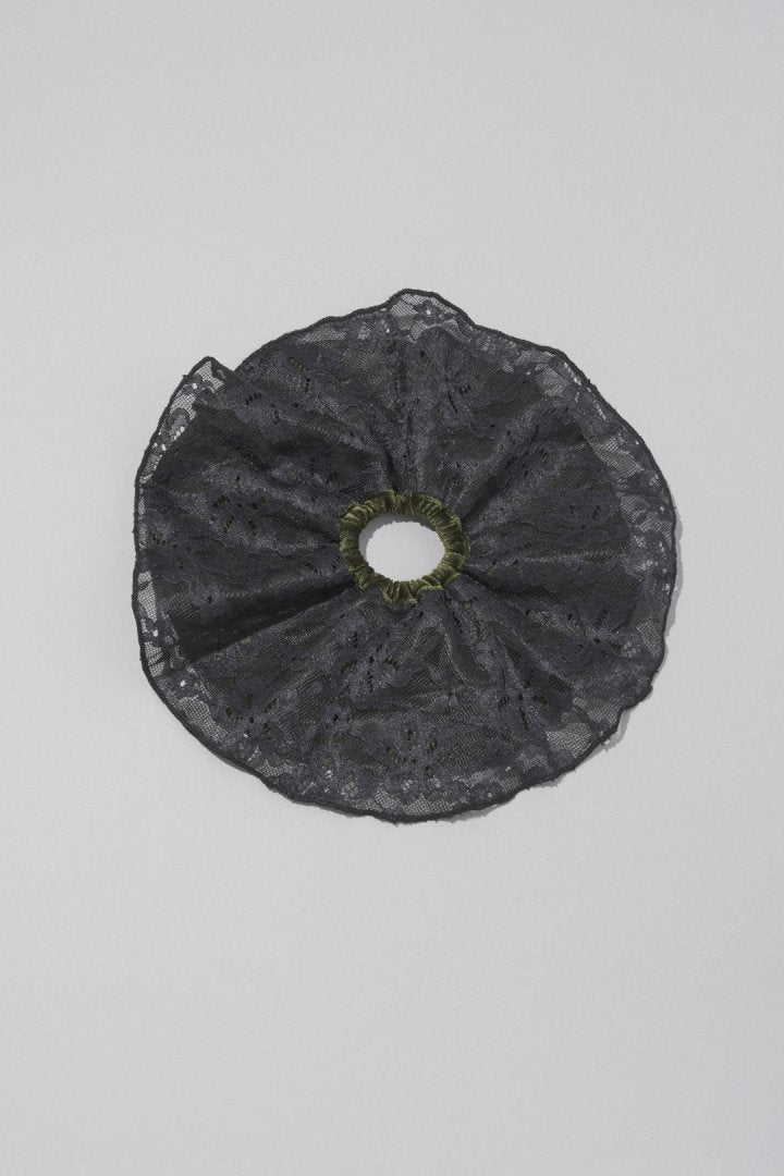 ベロア × レース サーキュラー シュシュ