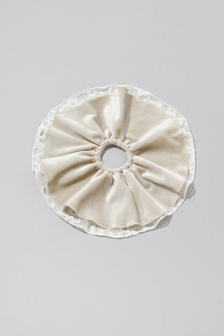 ベロア × レース サーキュラー シュシュ