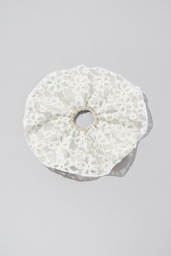 ベロア × レース サーキュラー シュシュ