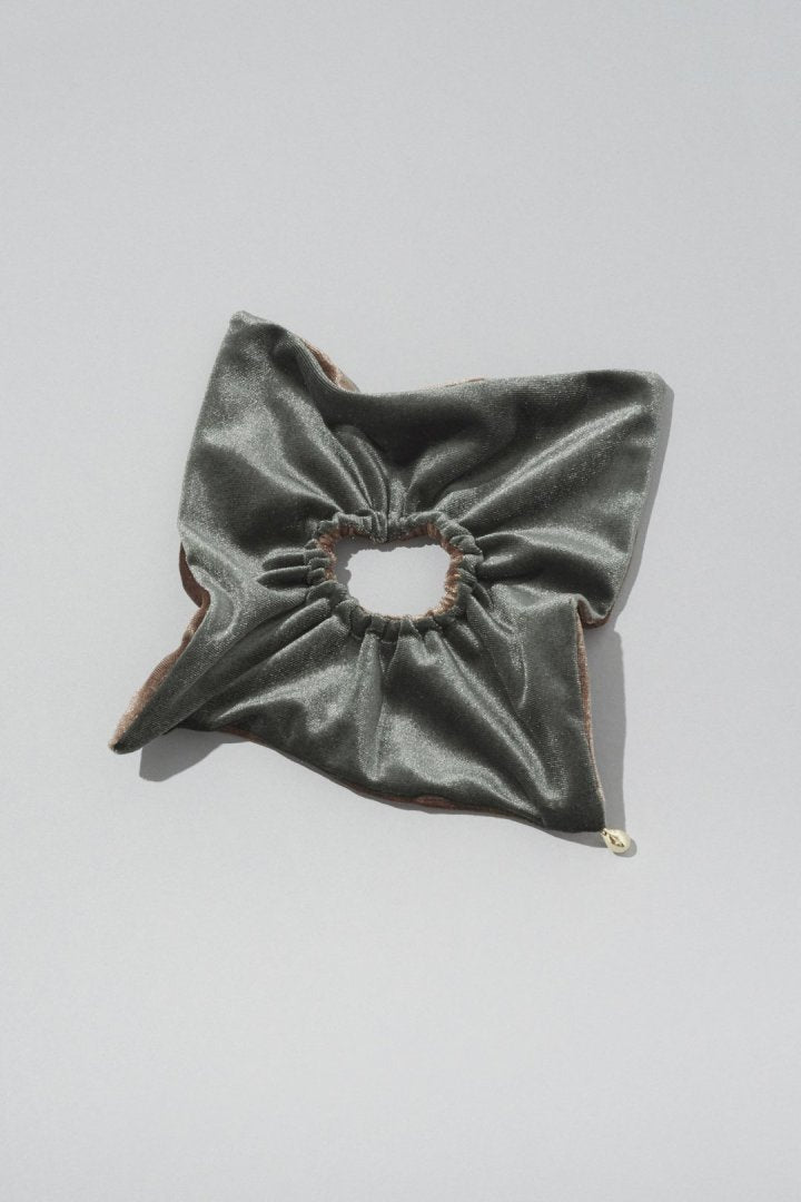 バイカラー ベロア スクエア ビッグ シュシュ