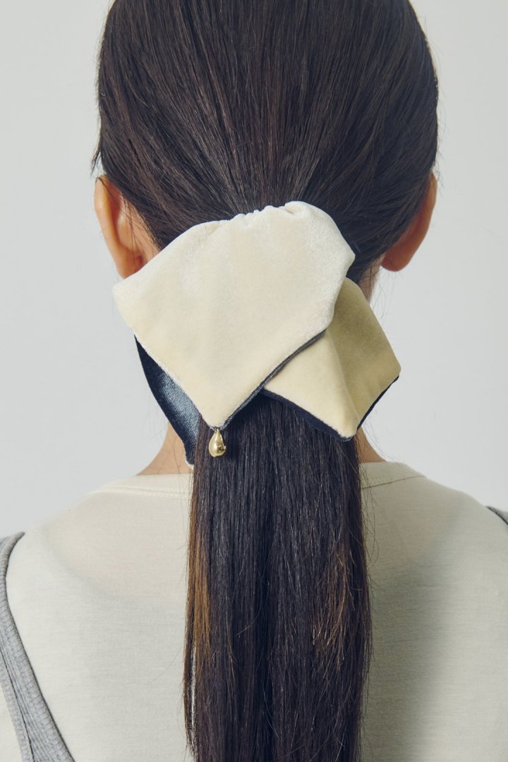 バイカラー ベロア スクエア ビッグ シュシュ