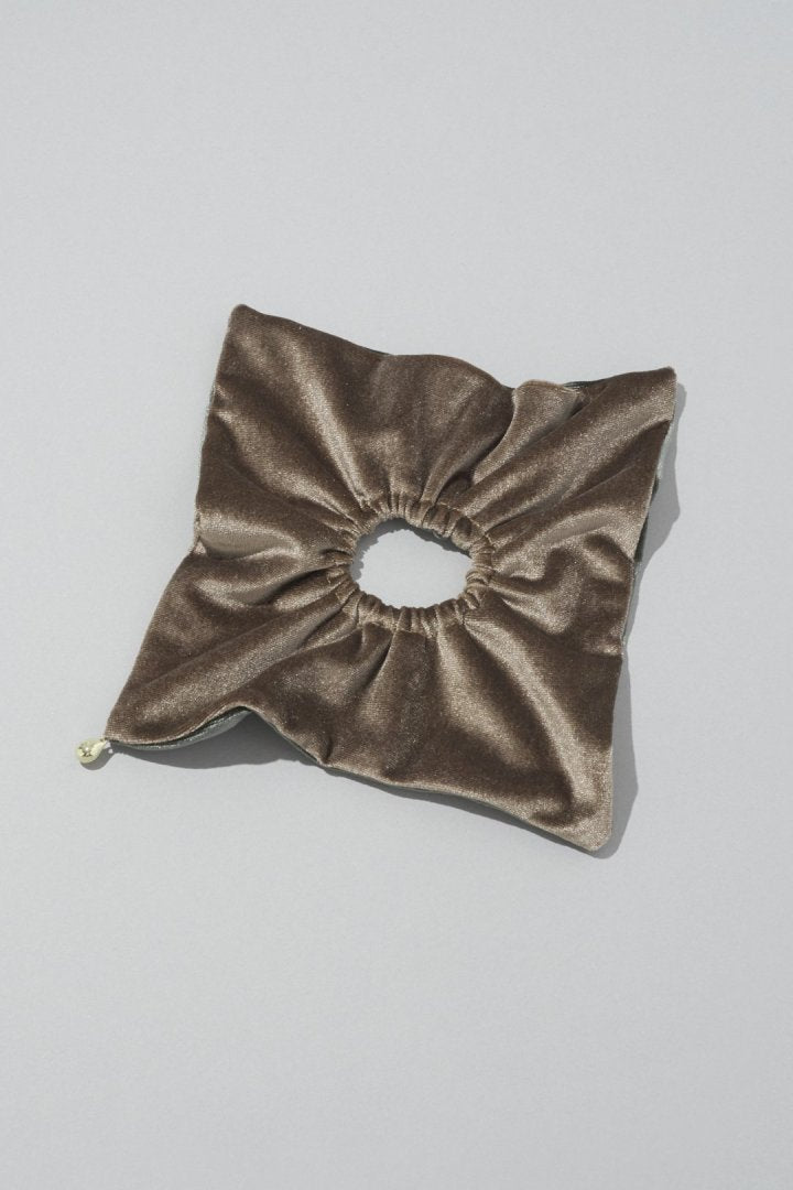 バイカラー ベロア スクエア ビッグ シュシュ