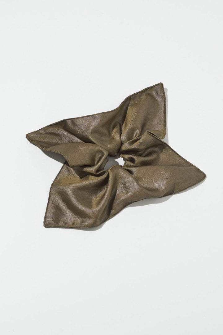 シャイニー スクエア ビッグ シュシュ