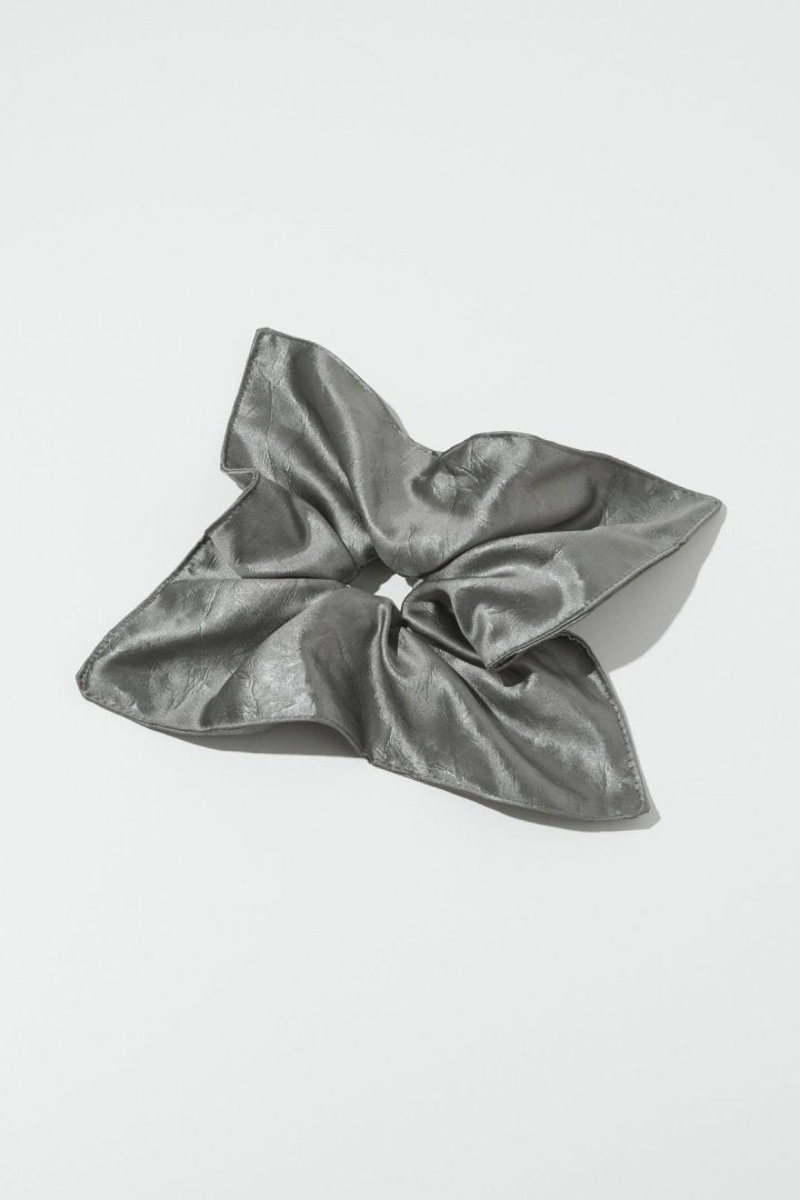 シャイニー スクエア ビッグ シュシュ