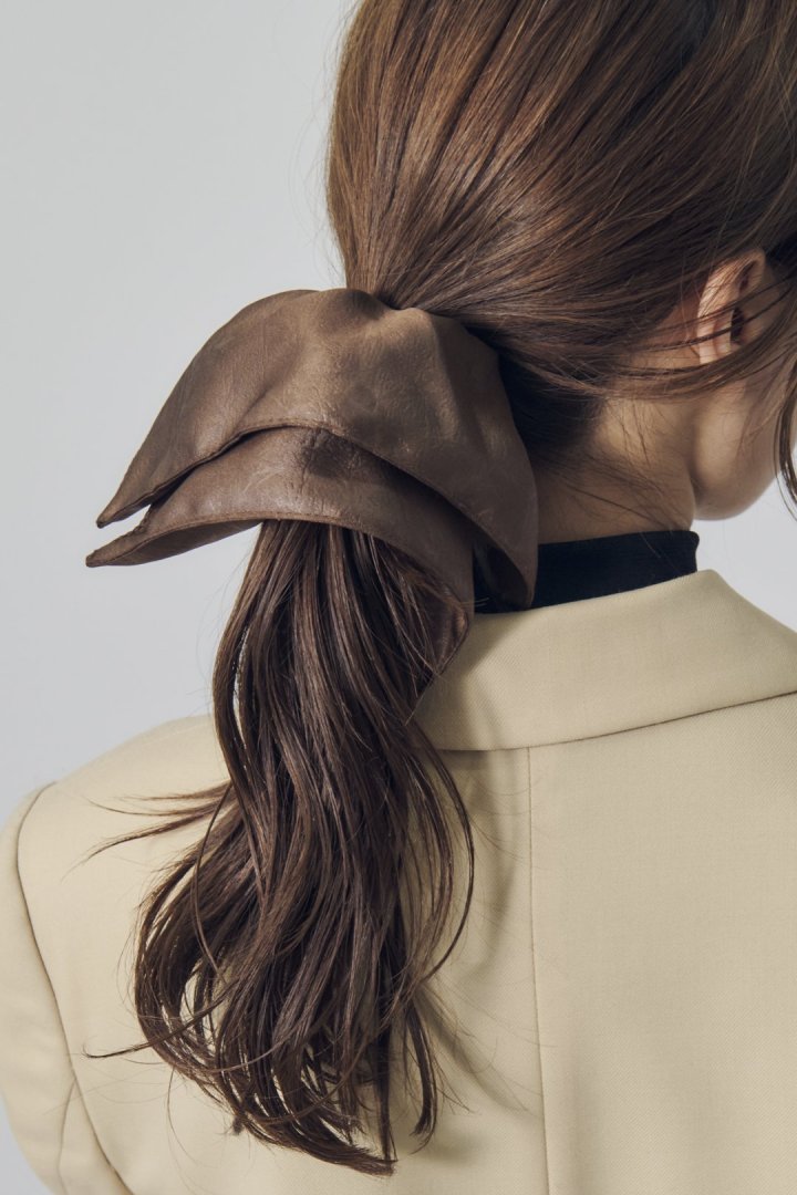 シャイニー スクエア ビッグ シュシュ