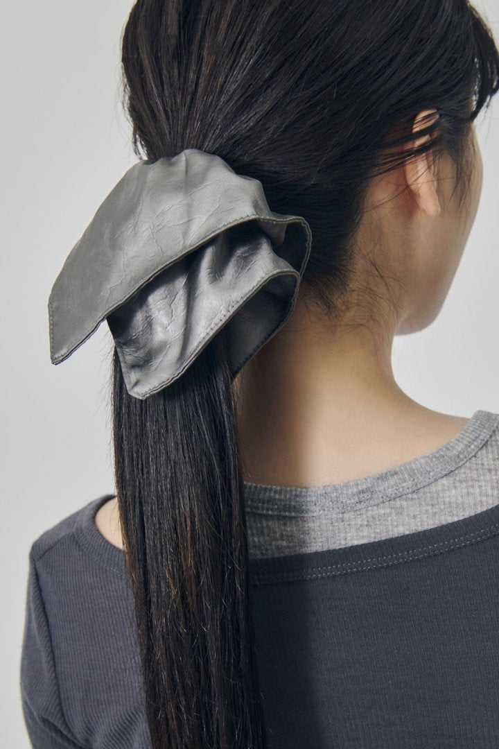 シャイニー スクエア ビッグ シュシュ