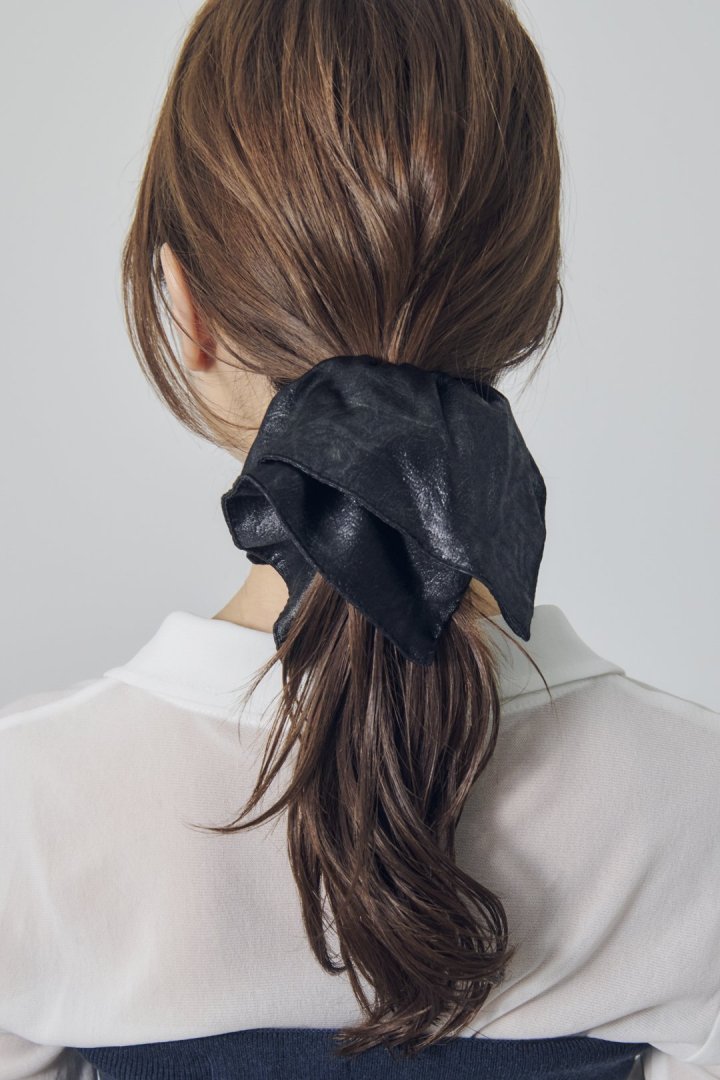 シャイニー スクエア ビッグ シュシュ – GOLDY Onlinestore