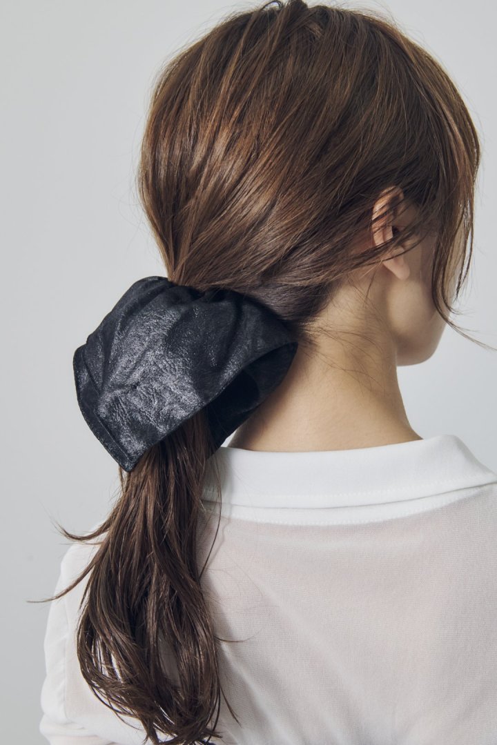 シャイニー スクエア ビッグ シュシュ