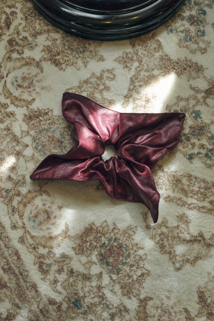 シャイニー スクエア ビッグ シュシュ