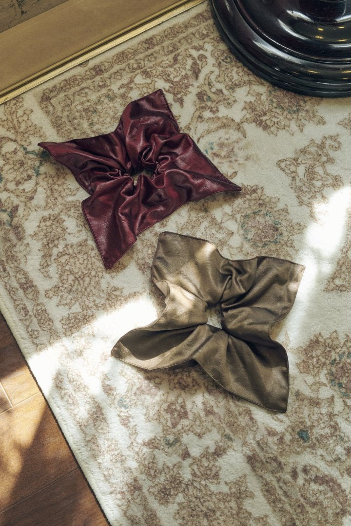 シャイニー スクエア ビッグ シュシュ