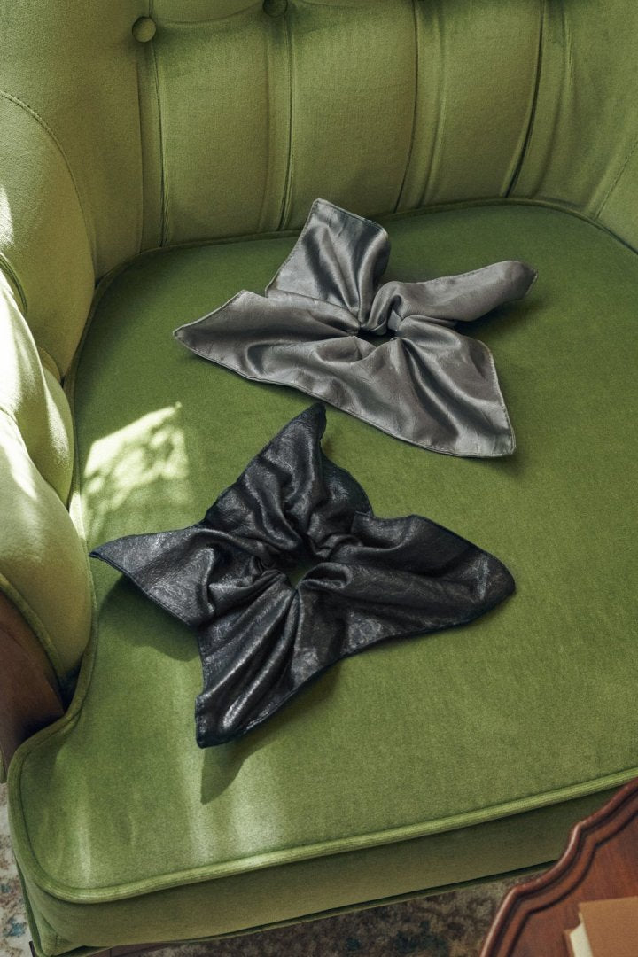 シャイニー スクエア ビッグ シュシュ