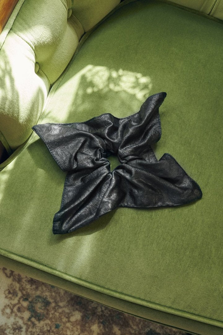 シャイニー スクエア ビッグ シュシュ