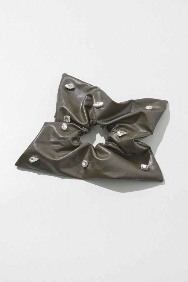 モノトーン ビジュー スクエア ビッグ シュシュ