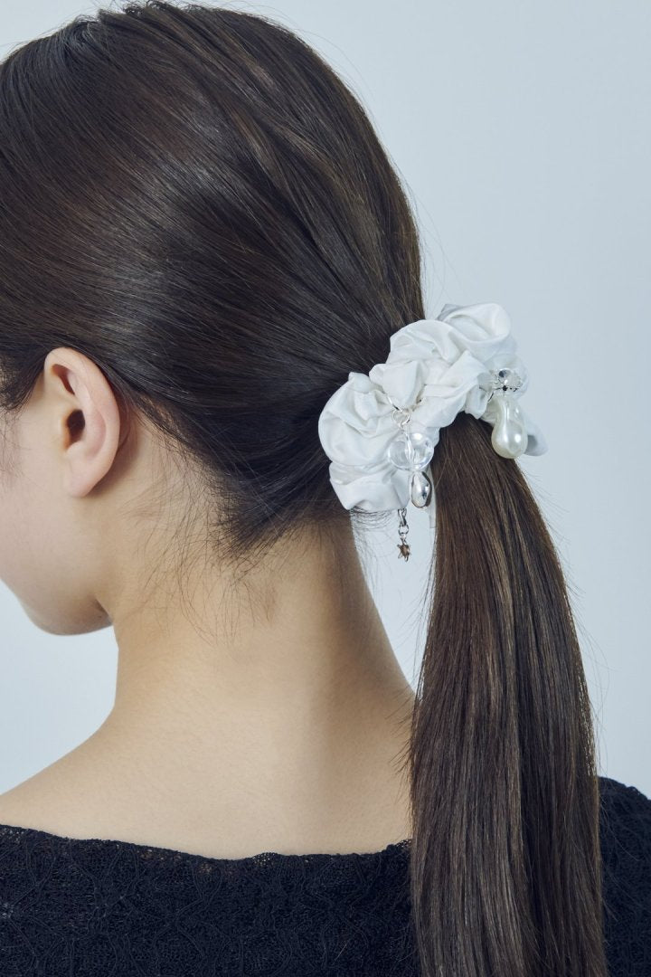 グロウ チャーム サテン シュシュ