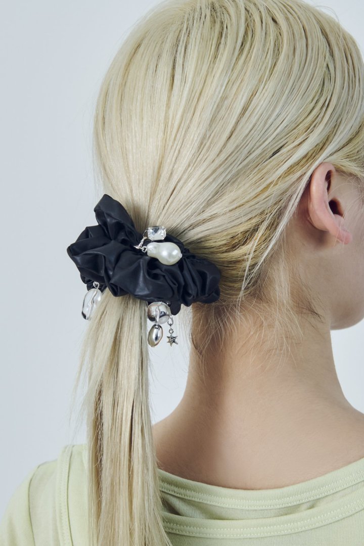 グロウ チャーム サテン シュシュ