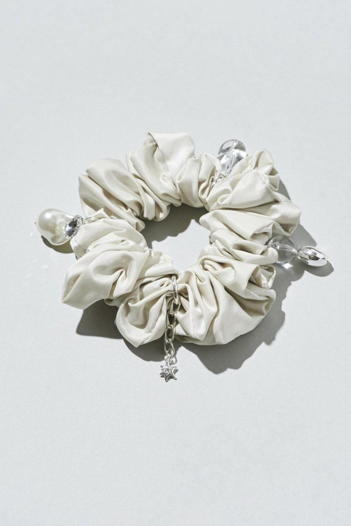 グロウ チャーム サテン シュシュ