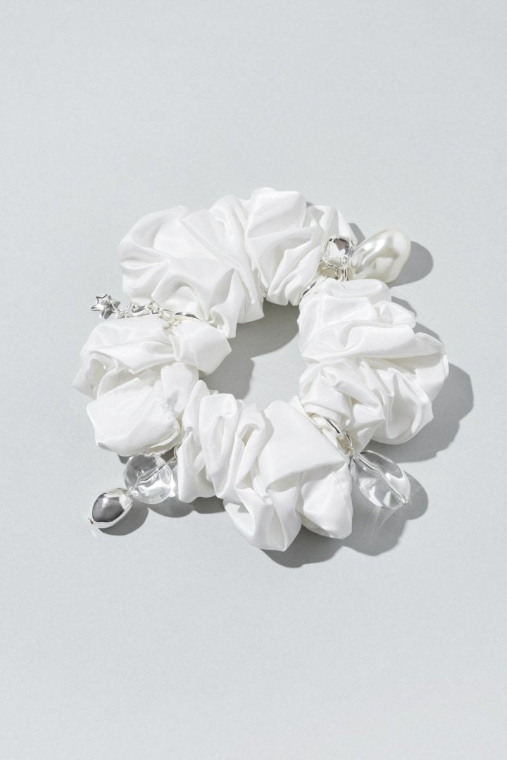 グロウ チャーム サテン シュシュ