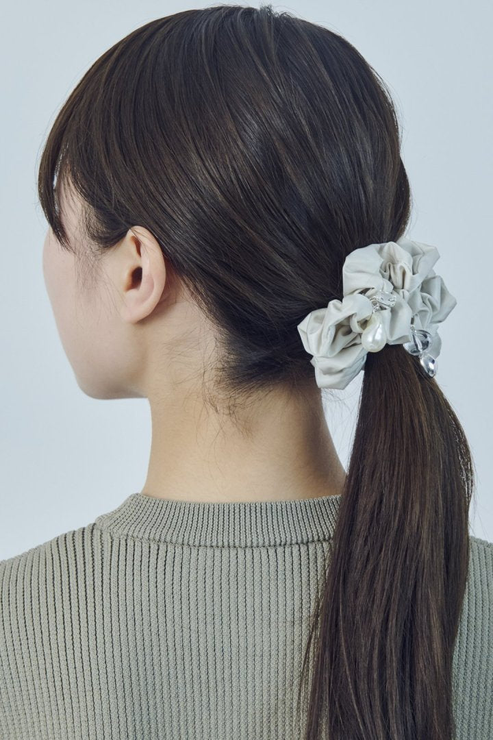 グロウ チャーム サテン シュシュ