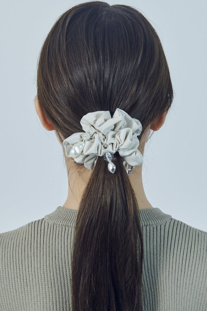 グロウ チャーム サテン シュシュ