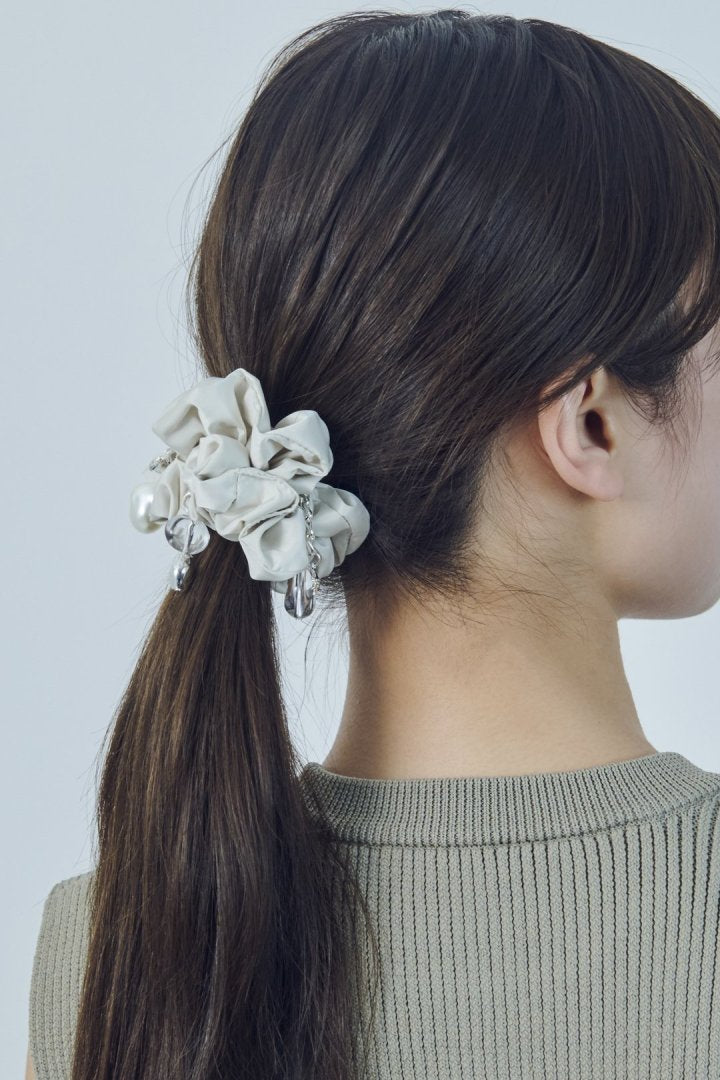 グロウ チャーム サテン シュシュ