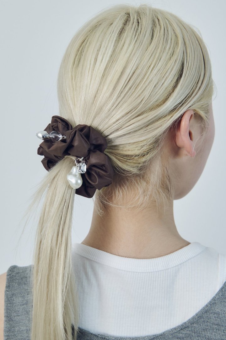 グロウ チャーム サテン シュシュ