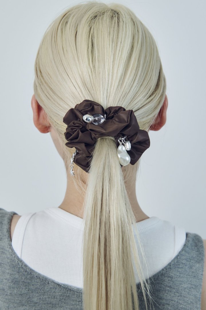 グロウ チャーム サテン シュシュ