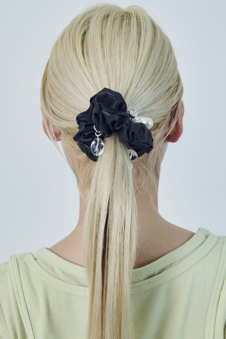 グロウ チャーム サテン シュシュ