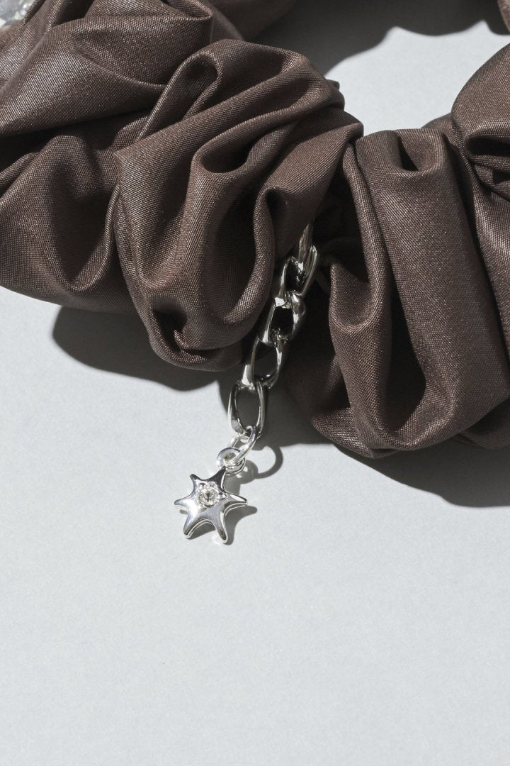 グロウ チャーム サテン シュシュ