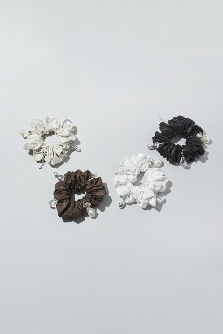 グロウ チャーム サテン シュシュ