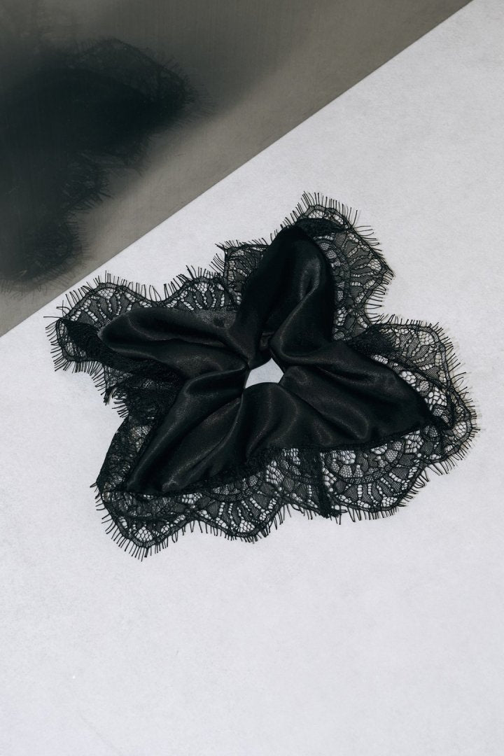 サテン × レース スクエア ビッグ シュシュ