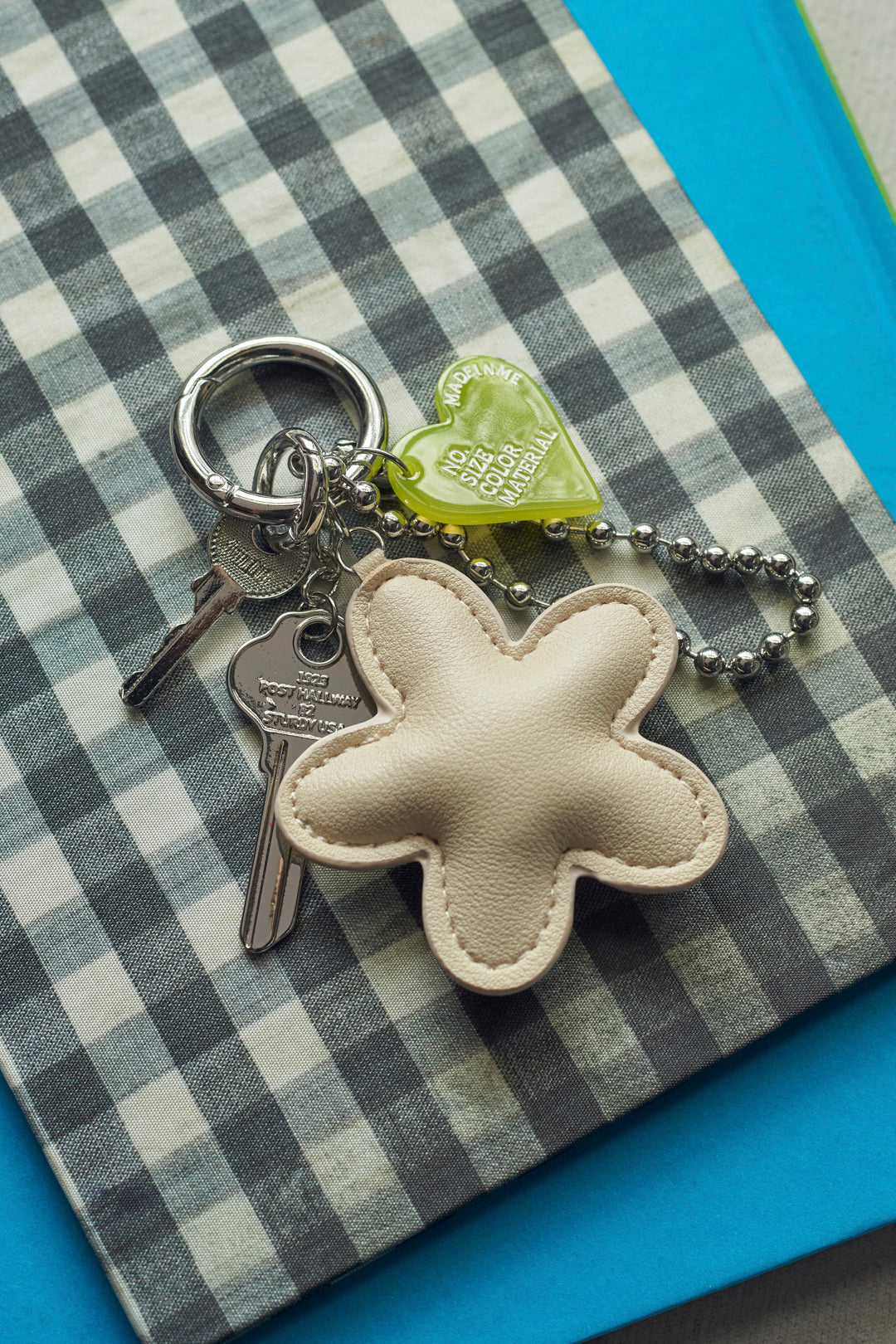 レザー タッチ フラワー バッグ チャーム