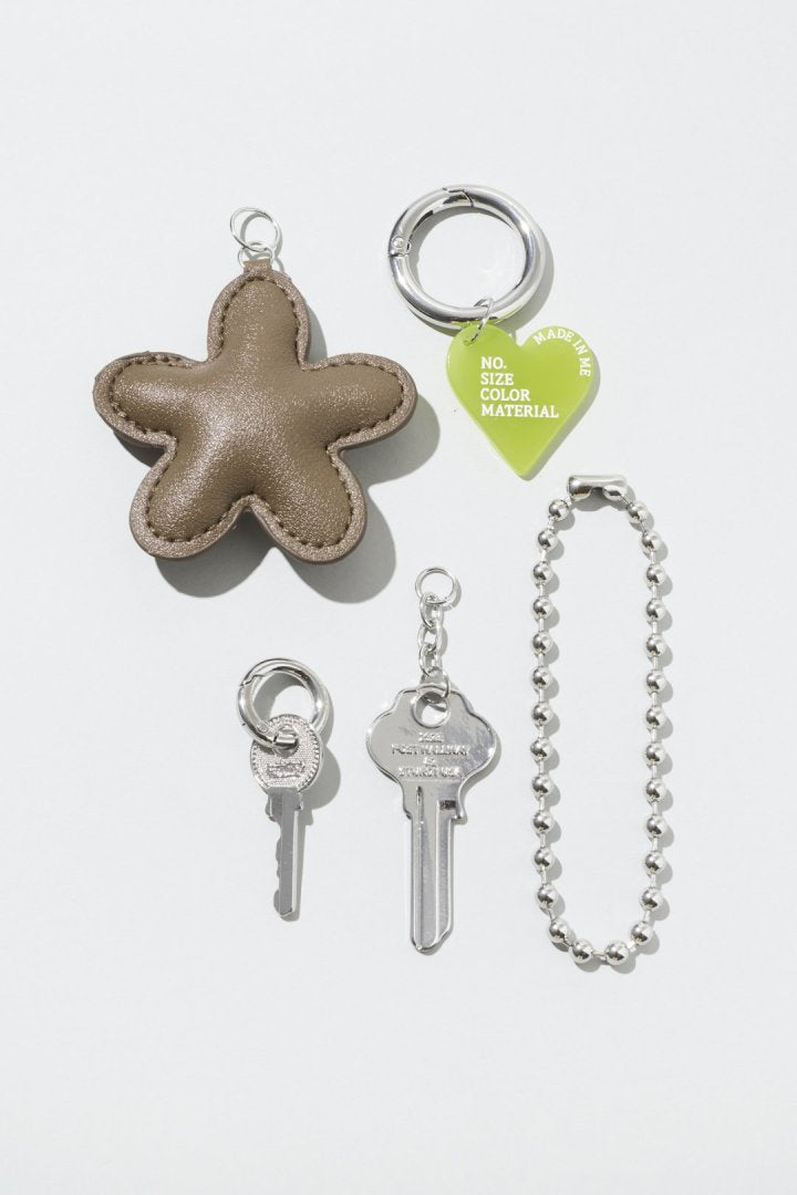 レザー タッチ フラワー バッグ チャーム