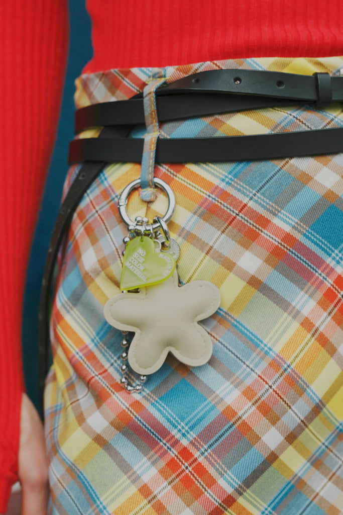 レザー タッチ フラワー バッグ チャーム – GOLDY Onlinestore