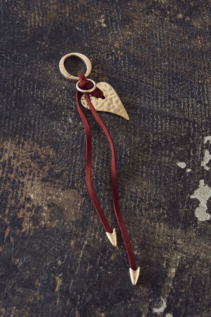 エッジー ハート スエード スレッド チャーム